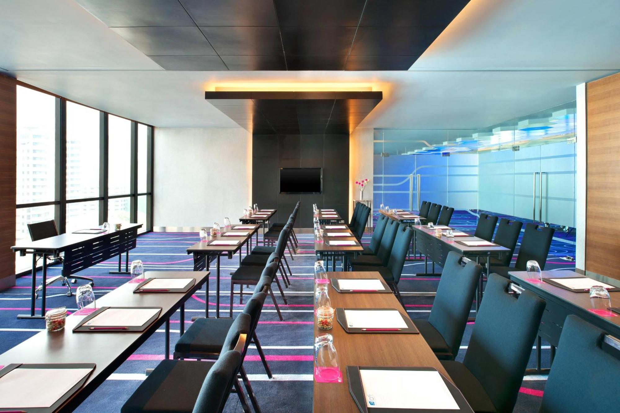 Отель Aloft - Sukhumvit 11 Бангкок