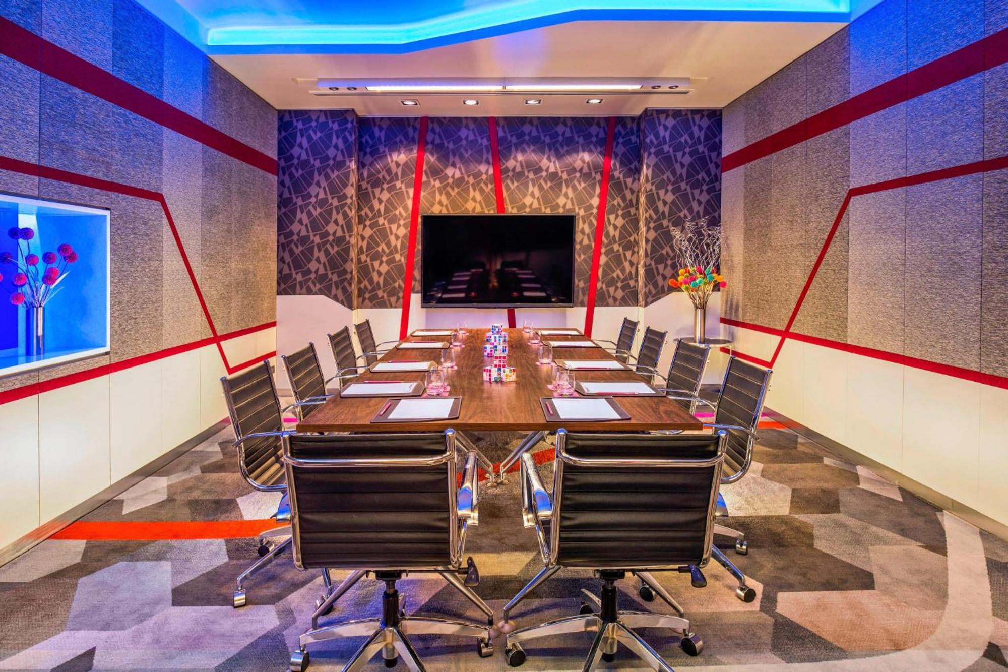 Aloft - Sukhumvit 11 Отель 4*