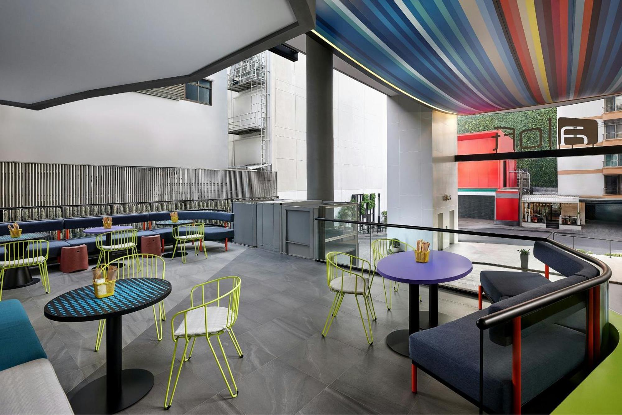 Отель Aloft - Sukhumvit 11 Бангкок