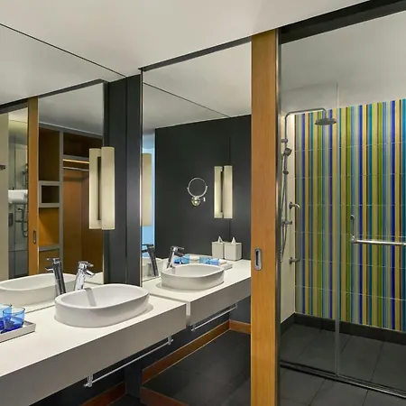Aloft Bangkok - Sukhumvit 11 Hotel Bagian luar foto
